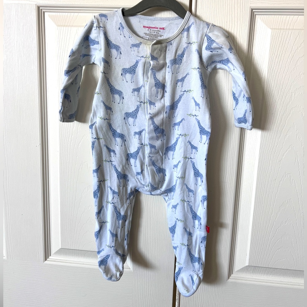 Magnetic Me infant baby footie onesie pajama size 6-9 months (16-19lbs)